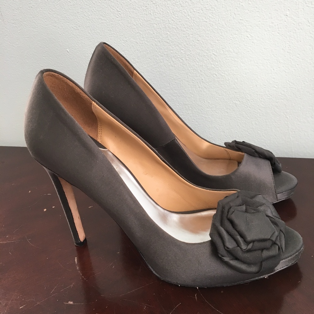 Badgley Mischka Grey Heels